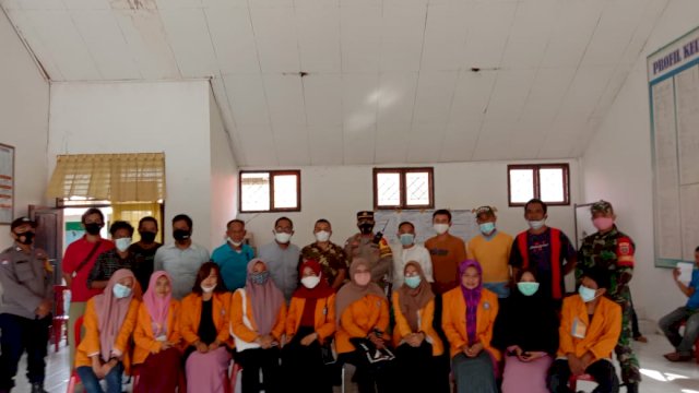 Lurah Wowawanggu, Kasat Sabara Polres Kendari, Babinsa dan Mahasiswa untuk mengawasi jalannya pemilihan. Foto: istimewa