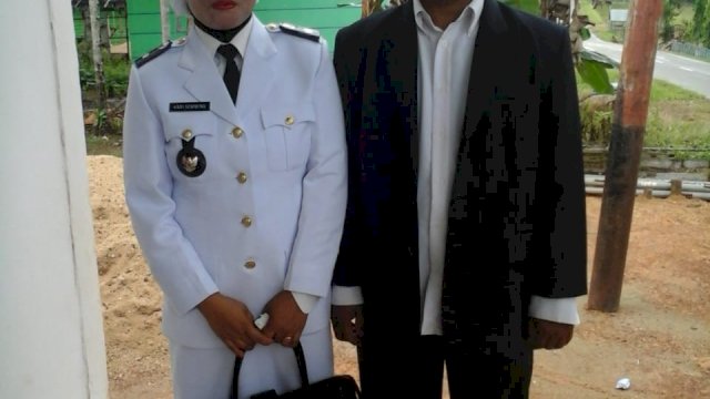 Kades Andi Semming (kiri) dan Serma Sabaruddin (kanan)