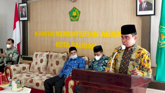 Ka Kanwil Kemenag Sultra Fesal Musaad saat memberi sambutan dalam kegiatan Bina ASN. Foto: Humas Kemenag Kota Baubau 