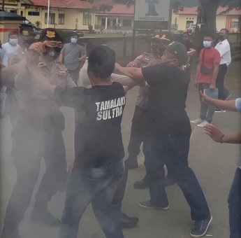 PAK Gelar Unjuk Rasa Desak Kapolres Konawe Dicopot, Sempat Bersitegang