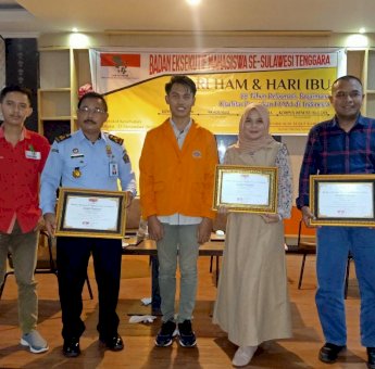 Peringati Hari HAM, Ketum BEM se-Sultra Bacakan Surat Ibunda Alm Muh. Yusuf Kardawi