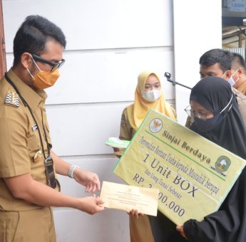 Bupati Sinjai Salurkan Bantuan Pemberdayaan Ekonomi Baznas