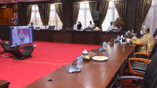 Gubernur Sultra Ali Mazi saat mengikuti peringatan Harkordia 2020 secara virtual. Foto: Kominfo Sultra