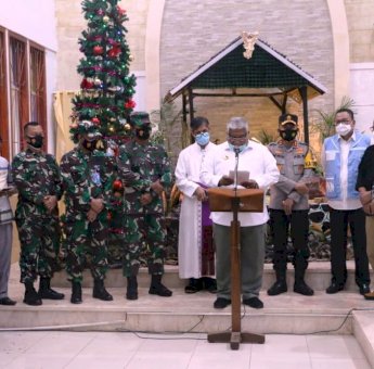 Malam Natal, Gubernur Sultra Kunjungi Gereja