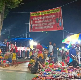 Maklumat Kapolri Tak Diindahkan, Taman Depan Polsek Mawasangka Buton Tengah Ramai Gelar Pasar Malam Tahun Baru 2021