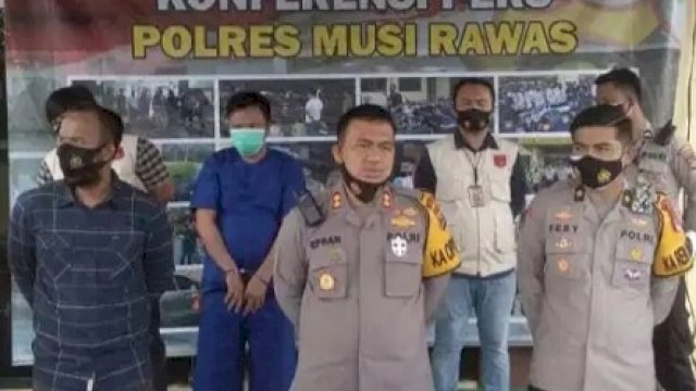 Diduga Korupsi BLT-DD, Kades Sukawarno Kabupaten Musi Rawas Dikerangkeng Polisi