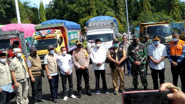Bupati Bone Fashar Padjalangi Pimpin 107 Mobil Muat Bantuan Korban Gempa Sulbar