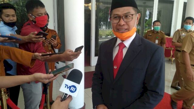 Kepala Dinas Pendidikan Provinsi Sulawesi Selatan Prof. Dr. Muhammad Jufri, diwawancarai Awak Media.