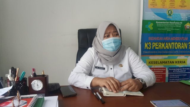 Plt. Kadis Kesehatan Provinsi Sultra Hj. Usnia