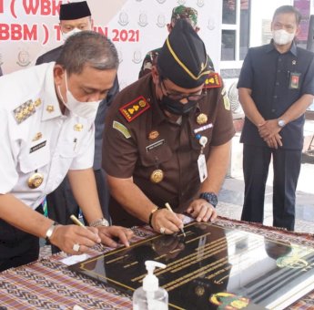 Wujudkan Wilayah Bebas Korupsi, Bupati Amran Mahmud dan Kajari Wajo Teken MoU