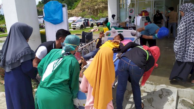 Tiba di Mamuju, Tim Medis PSC 119 Luwu Utara Langsung Operasi Korban Gempa