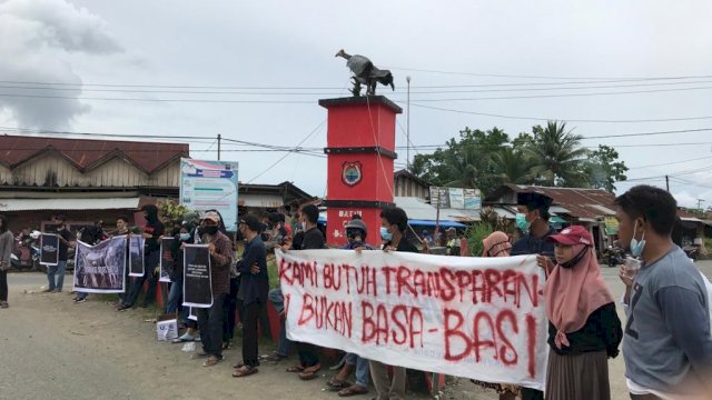 Masa aksi demonstrasi Masyarakat Batui Tolak Tambang. Foto: istimewa