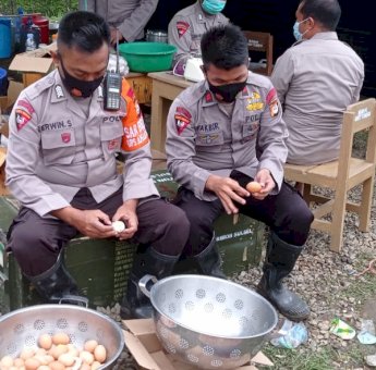 Hari Pertama Misi Kemanusiaan Gempa Sulbar, Ini yang Dilakukan Brimob Sulsel