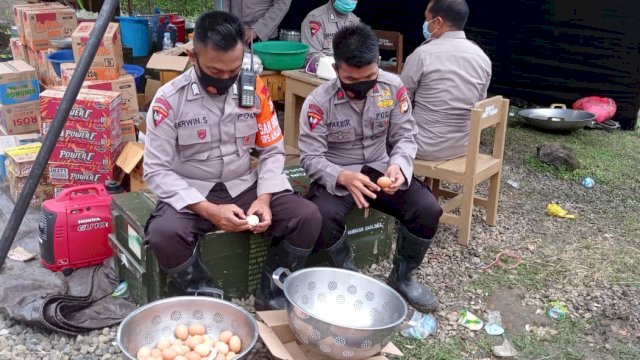 Hari Pertama Misi Kemanusiaan Gempa Sulbar, Ini yang Dilakukan Brimob Sulsel
