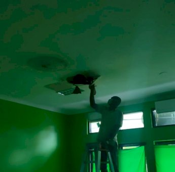 Kualitas Bangunan Kurang Baik Akibatkan Rembesan Air, Plafon Ruang Perawatan RSUD Sinjai Rusak