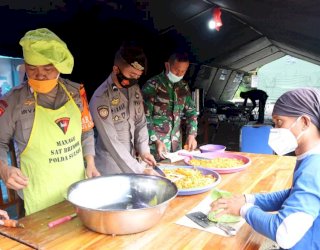 Ini yang Disiapkan Dapur Lapangan Brimob Polda Sulsel di Lokasi Pengungsian Korban Gempa Sulbar