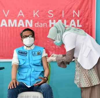 Disuntik Vaksin Covid-19, Gubernur Sulsel: Rasanya Seperti Digigit Semut