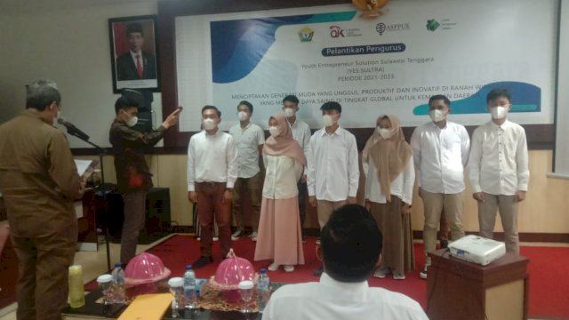 Prosesi pelantikan pengurus YES Sultra periode 2021-2023. Foto: istimewa