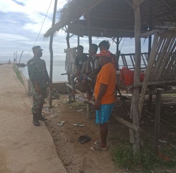 Putus Rantai Penyebaran Covid-19, Babinsa Wulu Turun Sosialisasi ke Warga