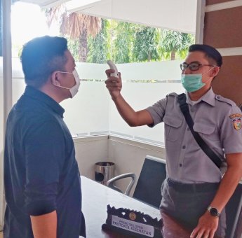 Dijaga Ketat Satpol PP, Gedung DPRD Makassar Berlakukan Jalur Masuk Satu Pintu