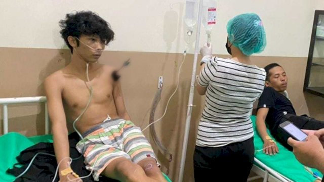 Korban Pertikaian Menerima Perawatan di Rumah Sakit Mujaisah, Minggu (24/1/2021).