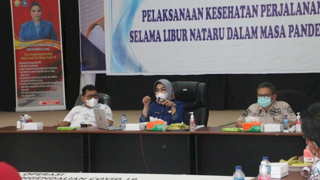 Sekda Sultra Nur Endang Abbas (tengah) saat memimpin Rapat Evaluasi Satgas Covid-19. Foto: istimewa