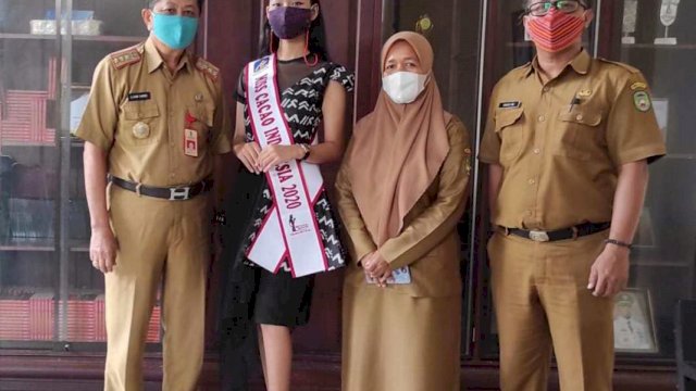 Putri Pariwisata Sulawesi Selatan (Sulsel) Falicia Fabiola AS berkunjung ke Kantor Dinas Pariwisata dan Ekonomi Kreatif Kota Palopo, Senin (1/2/2021).