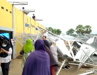Angin Kencang Terjang Kabupaten Takalar, Rumah dan Masjid Hancur, Satu Anak Luka Akibat Tertimpa Bangunan