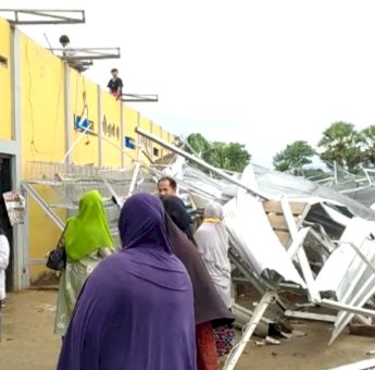 Angin Kencang Terjang Kabupaten Takalar, Rumah dan Masjid Hancur, Satu Anak Luka Akibat Tertimpa Bangunan