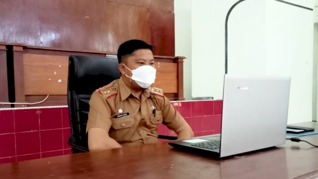 Kepala Dinas Komunikasi dan Informatika Kabupaten Sinjai Irwan Suaib, mengikuti proses seleksi Wawancara, Senin (08/02/2021).