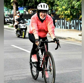 Jaga Kebugaran Jelang Pelantikan, Wakil Wali Kota Makassar Terpilih Fatma Gowes Bareng RMS