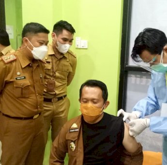 Ini Reaksi yang Dirasakan Direktur RSUD Sinjai Setelah Vaksin Covid-19