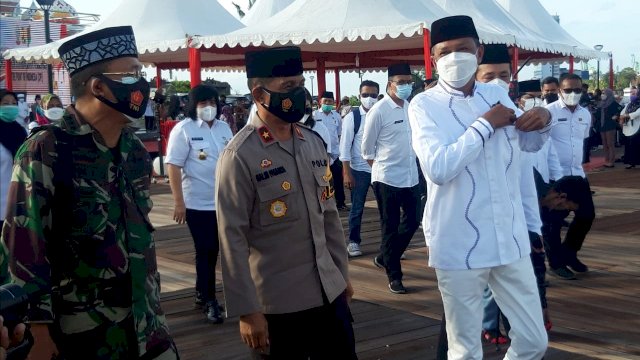 Gubernur Sulsel Prof. Nurdin Abdullah, meresmikan kawasan Lego-lego Center Poin Of Indonesia (CPI), Rabu (10/02/2021).