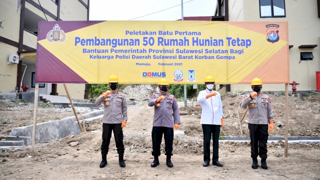 Kapolri dan Gubernur Sulsel Lakukan Peletakan Batu Pertama 100 Unit Huntap Bagi Korban Gempa Sulbar
