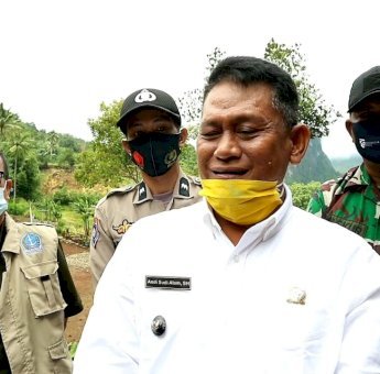 Kepala Desa Sadar Harap Guru Honorer yang Dipecat Karena Posting Gaji Diangkat Jadi PNS