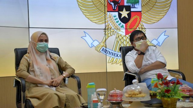 Bupati dan Wakil Bupati Luwu Utara terpilih, Indah Putri Indriani dan Suaib Mansur, mengikuti Sidang Putusan MK yerhadap Gugatan Calon Bupati dan Wakil Bupati Luwu Utara Arsyad Kasmar-Andi Sukma (AKAS), Senin (15/02/2021).