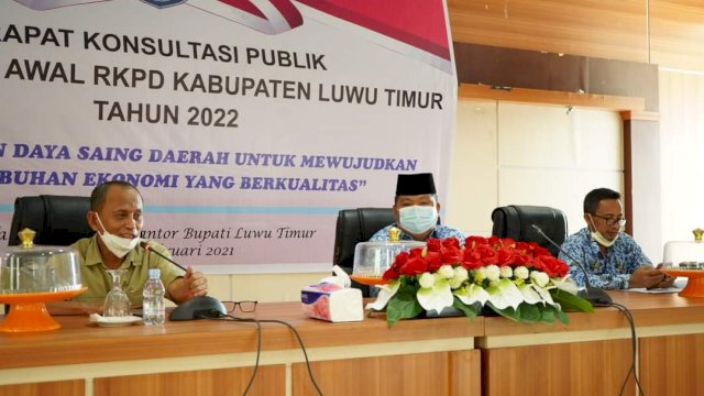 Pemerintah Kabupaten (Pemkab) Luwu Timur melalui Badan Perencanaan Pembangunan Penelitian dan Pengembangan Daerah (Bapelitbangda) menggelar rapat konsultasi publik rancangan awal Rencana Kerja Pemerintah Daerah (RKPD) Tahun 2022, di Aula Sasana Praja Kantor Bupati Luwu Timur, Rabu (17/02/2021).