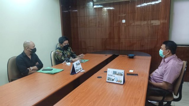 Kadis Kominfo Sultra Ridwan Badallah saat konsultasi dengan Dewan Pers, Jum'at (19/02/2020)