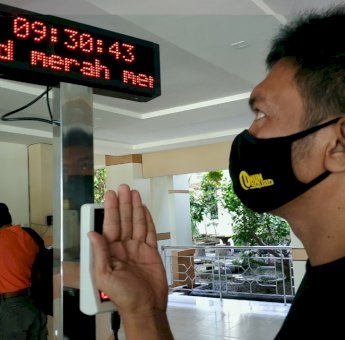 Sebelum Masuk Kantor Wali Kota Parepare, Wajib Melalui Screening Suhu Badan