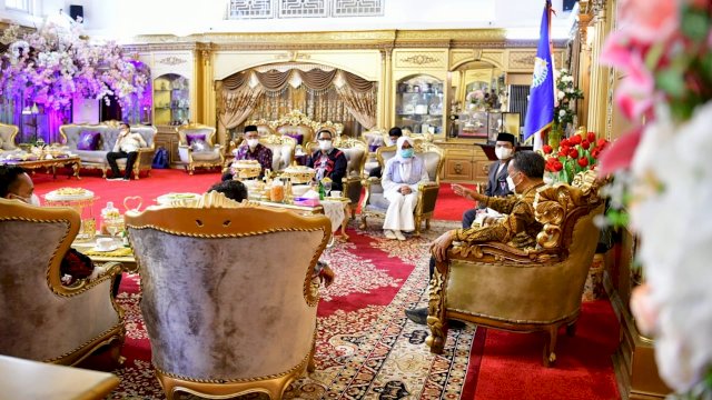 Gubernur Sulsel Prof. Nurdin Abdullah, menerima peneliti Kementrian Agama RI di Rumah Jabatan Gubernur Sulsel, Sabtu (20/02/2021).