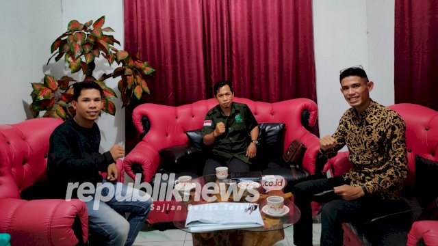 Ketua SNNU Busel Nur Salim (tengah) dan Sekretaris SNNU Busel Yusran Haga