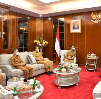 Jelang Hari Jadi Sinjai Ke-457, Bupati Andi Seto Temui Gubernur Sulsel