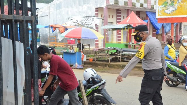 Kepolisian Resor (Polres) Luwu Timur menerjunkan 95 personel dalam Operasi Yustisi kegiatan terpusat Aman Nusa II terkait penanganan Covid-19 tahun 2021 di Kabupaten Luwu Timur, Kamis (25/02/2021) pagi.