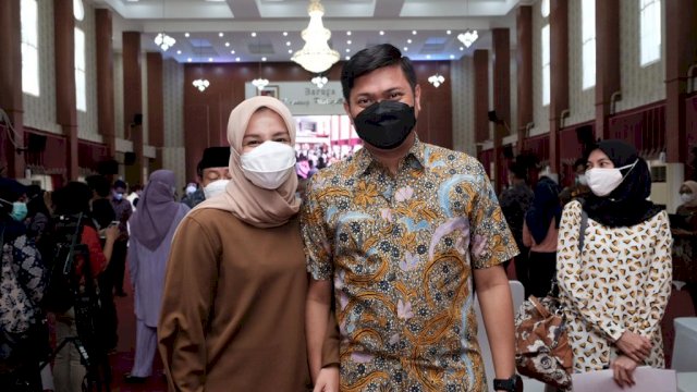 Bupati Gowa Adnan Purichta Ichsan, bersama Istrinya Priska Paramita Adnan, saat mengikuti Gladi Pelantiman kepala Daerah di Baruga Pattingalloang Kompleks Rujab Gubernur Sulsel, Kamis (25/02/2021).