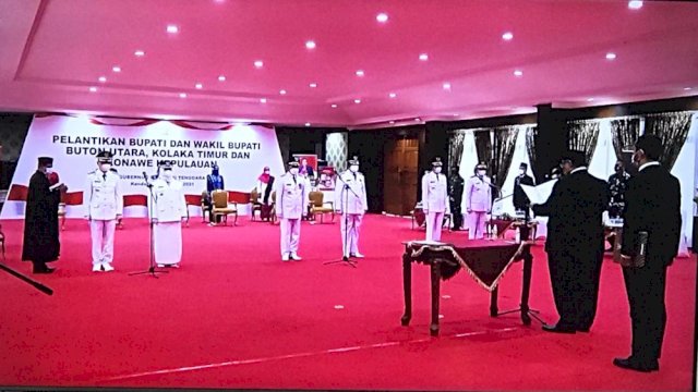 Gubernur Sultra Ali Mazi, melantik tiga pasangan Bupati dan Wakil Bupati definitif. Foto: Akbar Tanjung
