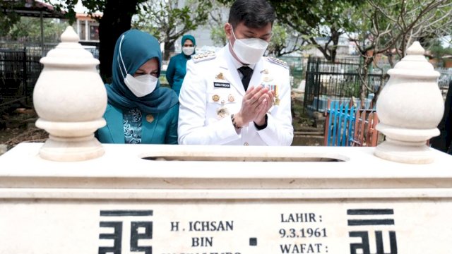 Ziarah ke Makam Ayahanda, Adnan: Almarhum IYL Sosok Inspirasi Saya