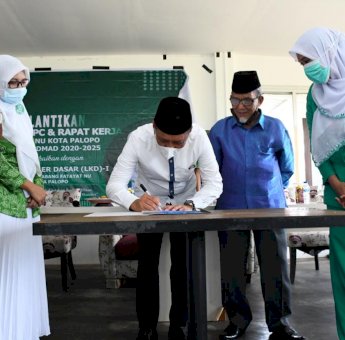 Buka Pelantikan Fatayat NU Palopo, RMB Tawarkan Ini ke Pengurus