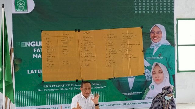 Rahmat Masri Bandaso (RMB) Membawakan Materi di LKD Fatayat NU Palopo, Sabtu (27/2/2021).