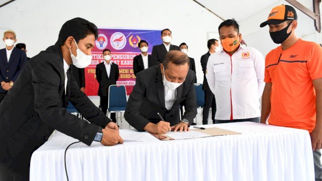 Rahmat Masri Bandaso Dilantik Jadi Ketua e-Sport Kota Palopo, Sabtu (27/2/2021).