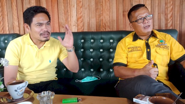 Wakil ketua DPD II Golkar Lutra bidang kerja sama media, Amrillah To Dewi (kiri) bersama Wakil Ketua DPD II Golkar Lutra Bidang Politik, Haeruddin Kasim.